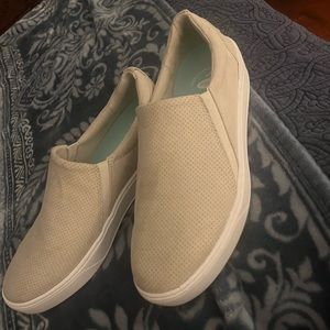 Dr Scholls new without box slip on shoes. Size 9.5M